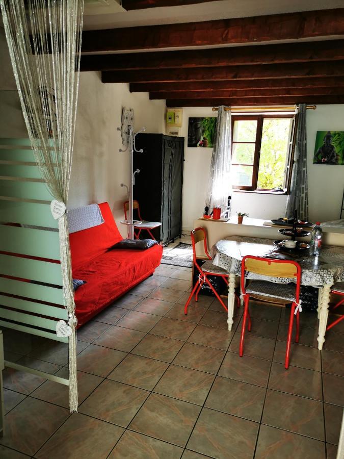 Studio Tres Agreable Totalement Independant Dans Maison Avec Cour Sans Vis A Vis Villa Vittel Kültér fotó